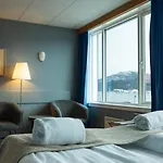 韦斯特内斯峡湾酒店 * Vestnes